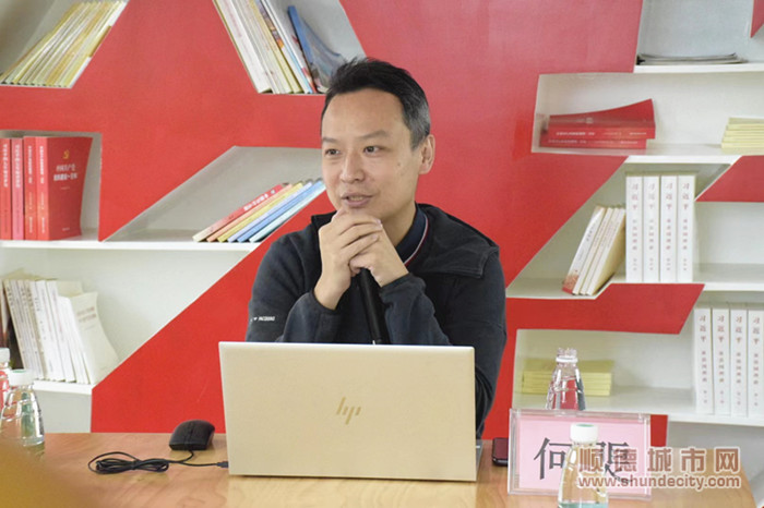 在全面推进中国式现代化的新时代，新业态新群体选对了奋斗的方向，往往能让幸福来得更高效.jpg