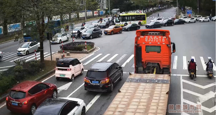 德胜东路-职院横路路口高峰拥堵严重.jpg