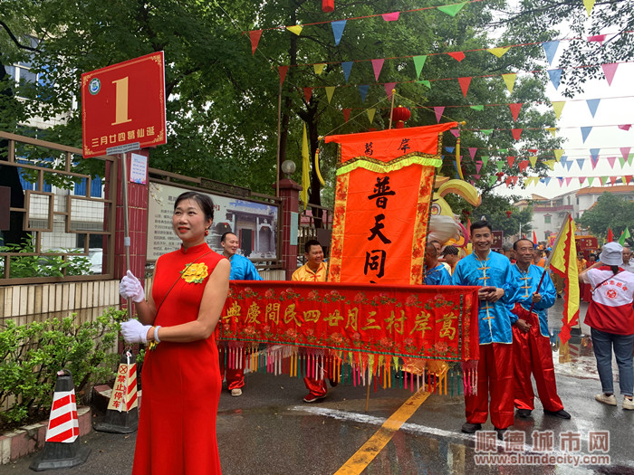 阔别三年的葛岸民俗巡游活动回归。.jpg
