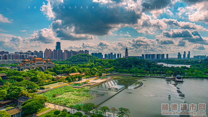 俯瞰顺峰山公园。（顺德城市网摄影俱乐部 马彦良 摄）.jpg