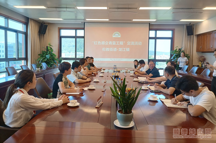 座谈会，交流分享环节。.jpg