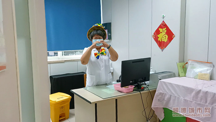 医生化身小丑。.jpg