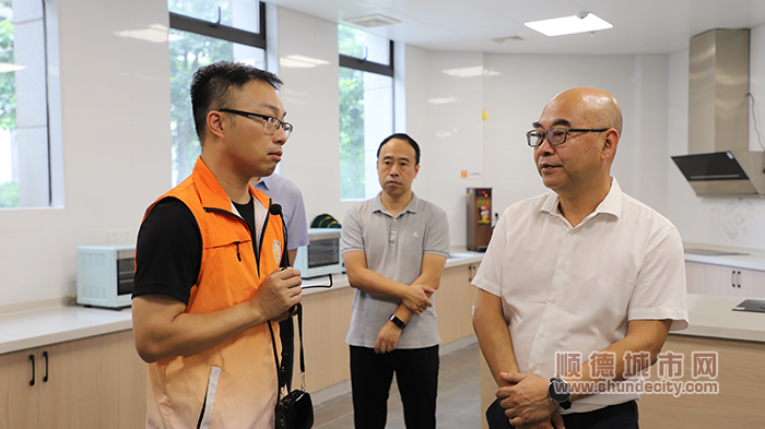 调研组一行实地考察了顺德区老年干部大学德和社区教学点 (1).jpg