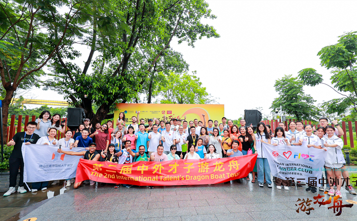 第二届“中外才子游龙舟体验”活动在乐从龙舟基地举行。.png