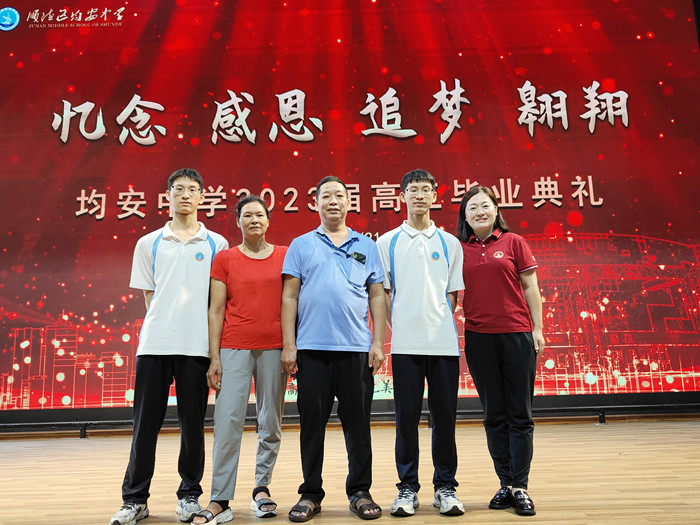 惊喜×2！均安中学双胞胎兄弟，齐齐考上重本！