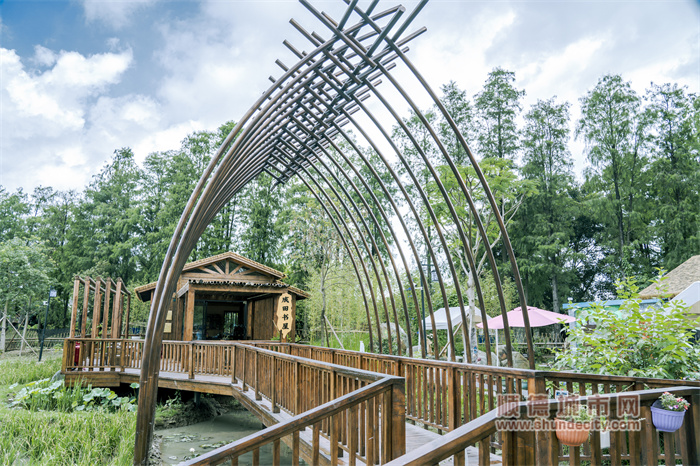 田园风格，幽静舒适，容桂穗香威权庇护工场农疗科普基地的启用将为社会更多的残疾人提供康复训练机会，造福更多的残人士。 酒是故乡醇2.jpg