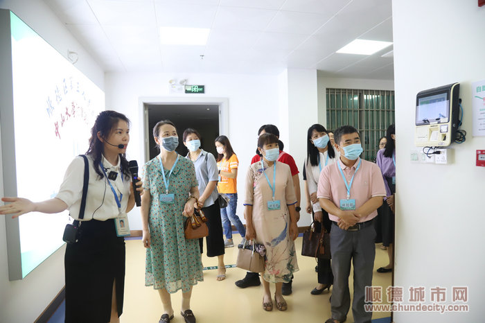 体验官参观胃肠病联合诊疗中心.jpg