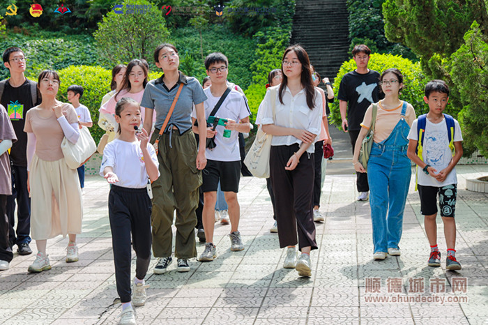 参观西海抗日烈士陵园 (1)_副本.jpg