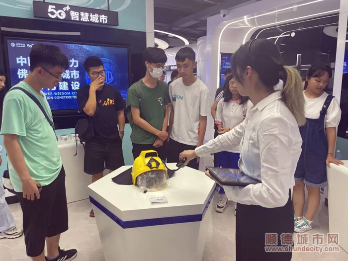 参观佛山移动党建学习馆。.jpg