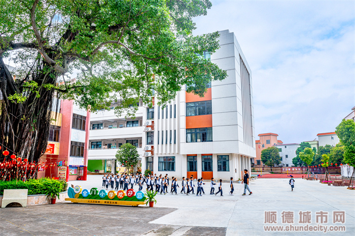 仓门小学老旧综合楼翻新.jpg