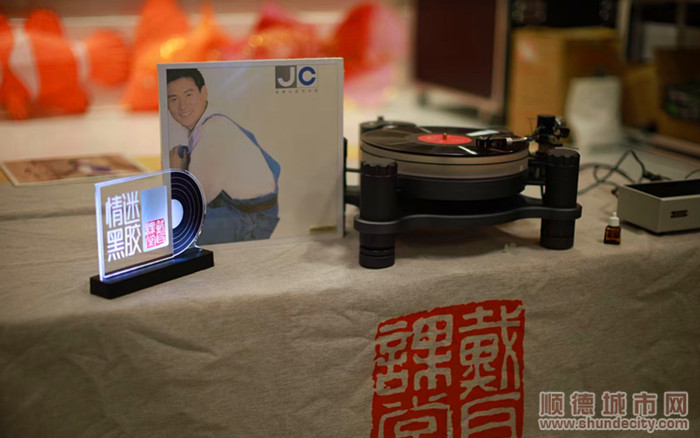 黑胶（志云）.jpg