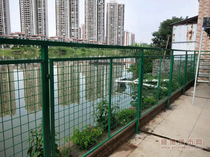 平台加装护栏.jpg