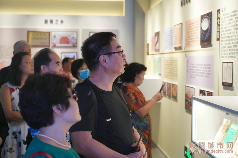 参观厨师文化展示馆。1.jpg