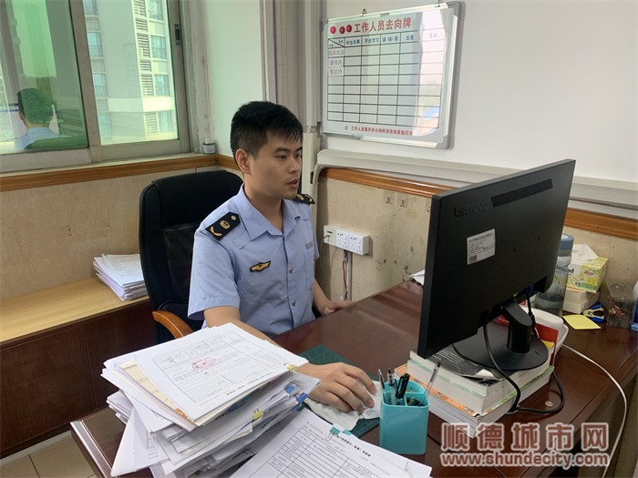 后台审批工作人员1.jpg
