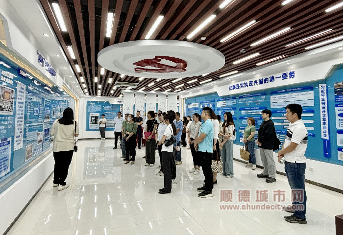 党员了解顺德“两新”党建发展历程_副本.jpg