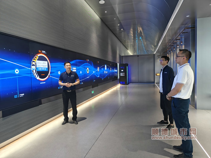 20240508大良籍乡亲、匈牙利广东商会会长何振兴到访顺德 在申菱空调参观考察 (1).jpg