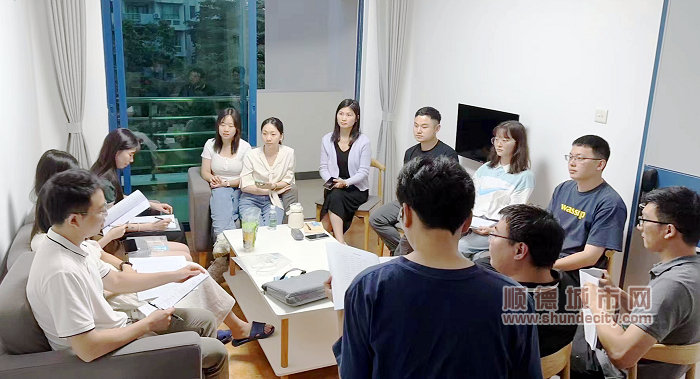 2024年5月，选调生素质能力培训班，选调生们结合服务群众扶持项目征集活动，分组探讨在村如何有效开展活动.jpg