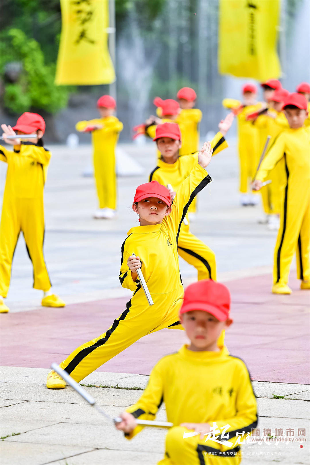 双节棍表演。.jpg