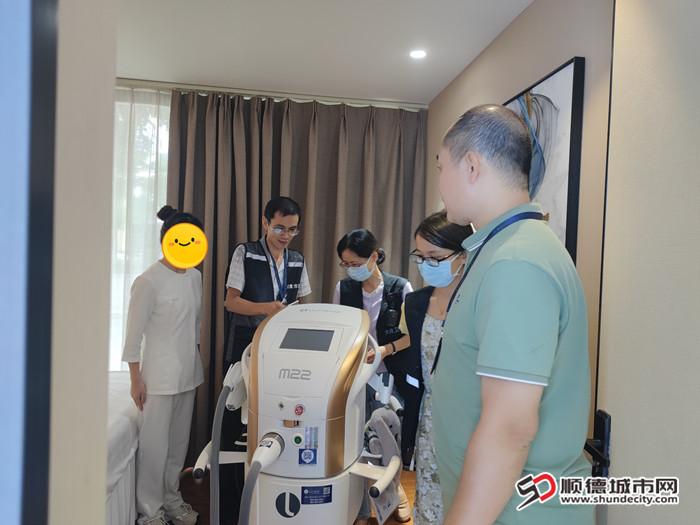 图2：大良市场监管所联合卫健部门开展医疗美容行业监督检查_副本.jpg