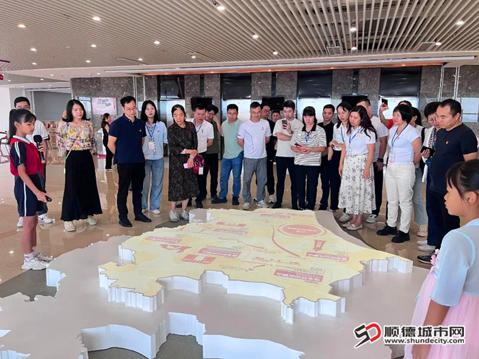 参观狮山镇委党校和红色长廊。.jpg