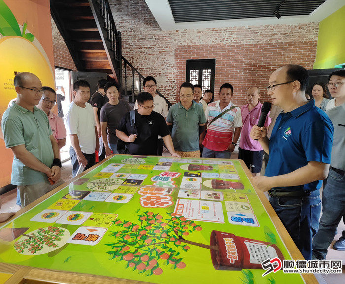 何书记介绍“陈村年桔”品牌传播经验_副本.jpg