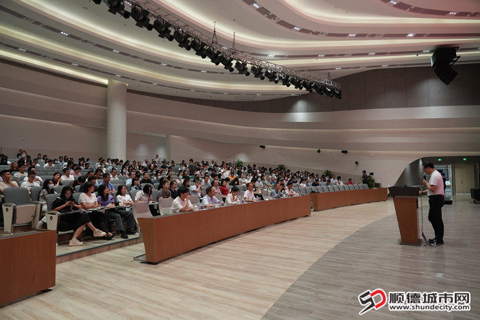 图1：组织全区近300名放射诊疗机构和卫生健康办公室负责人进行“大班广度培训” (2)_副本.jpg