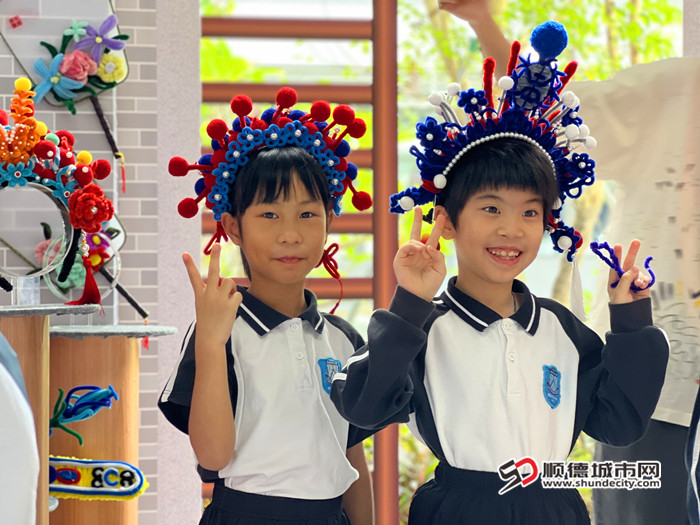 劳村小学“悦动.悦美”美术特色课程戏曲头饰。.jpg