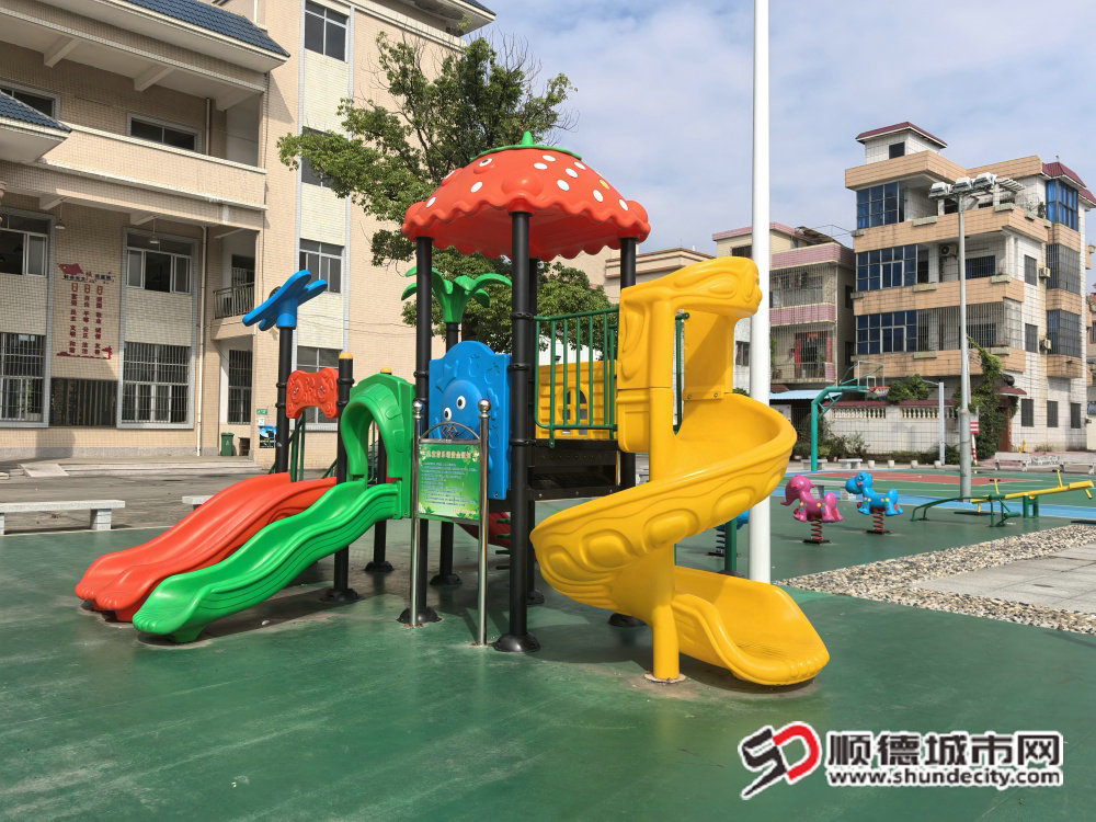 翻新后的游乐设施_副本.jpg