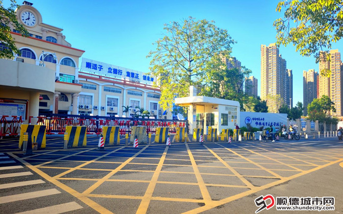 改造后的校门道路_副本.jpg
