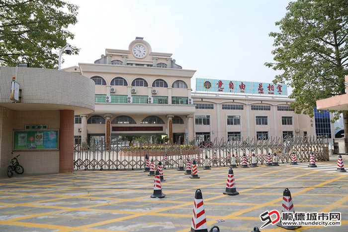 改造前的校门道路_副本.jpg