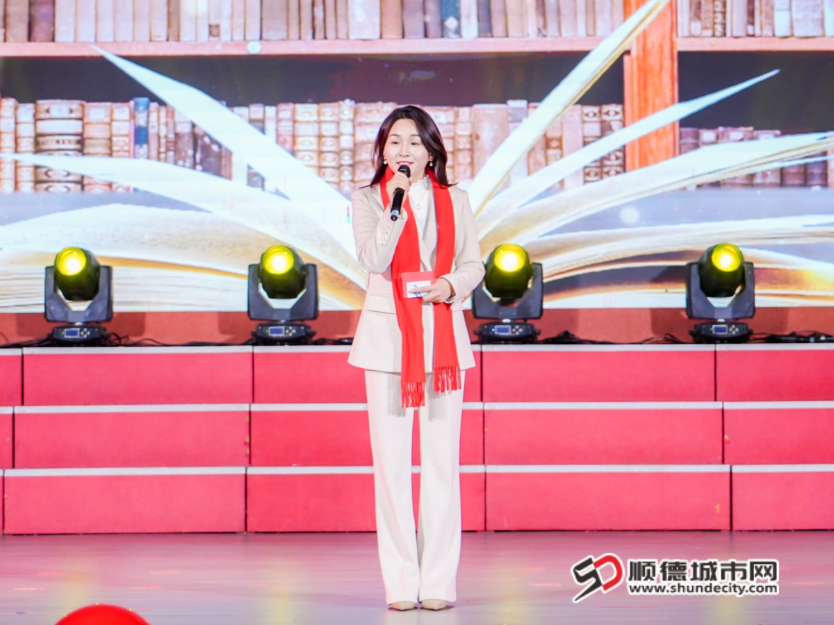 邹波校长发表的雅趣读书宣言，号召全体师生继续畅游知识海洋，感受阅读之美，让阅读成为生活常态。_副本.jpg