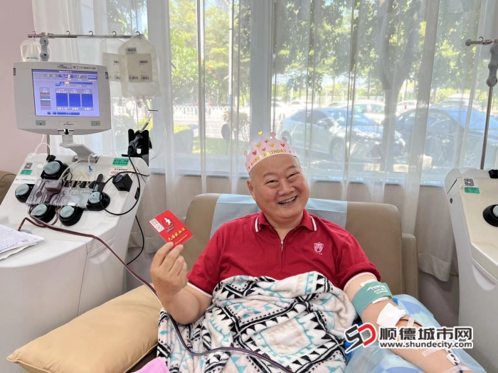 高家琪在60岁生日当天参加无偿献血_副本.jpg