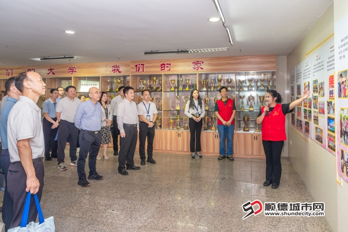 幸湘在进行志愿讲解服务_副本.jpg