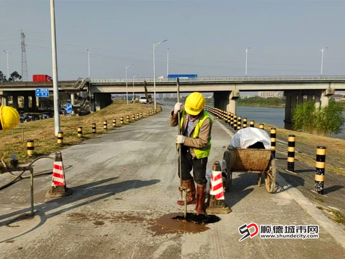 上华崩基口堤段灌浆。.jpg