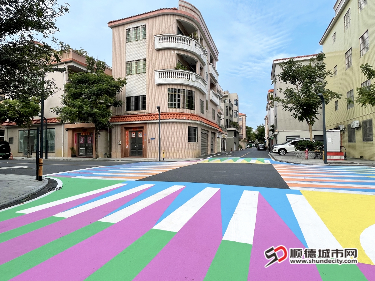大良苏岗潮玩街区亮眼地绘，吸引青年打卡_副本.jpg