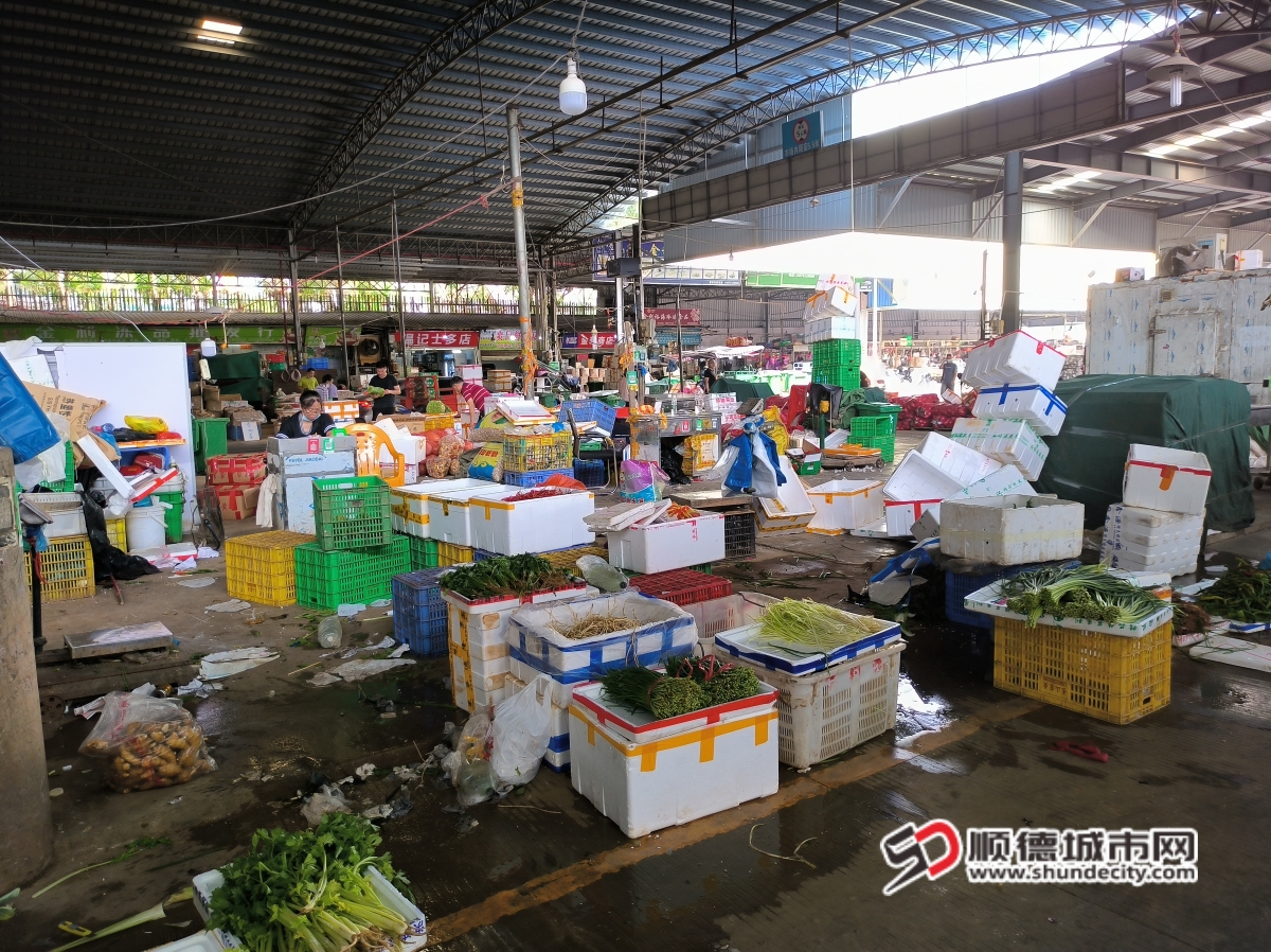 2.蔬菜档改造前_副本.jpg