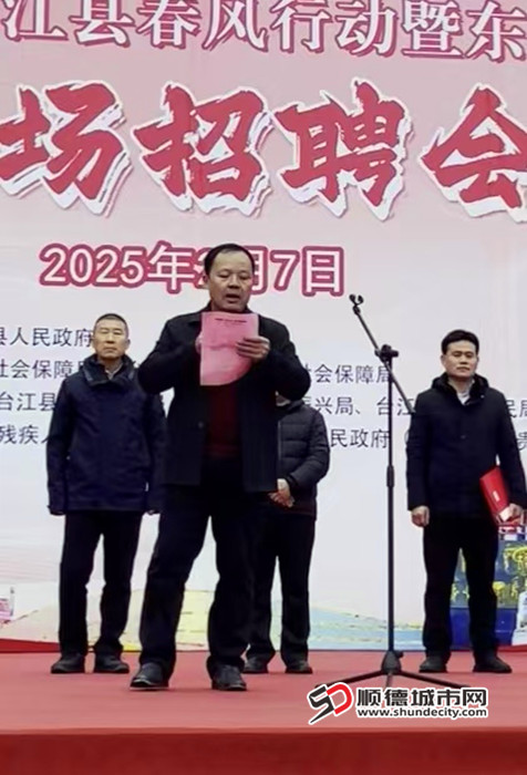 优秀务工代表在现场作经验分享。.jpg