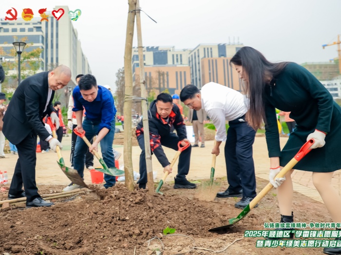 出席活动的领导以及嘉宾共同.jpg
