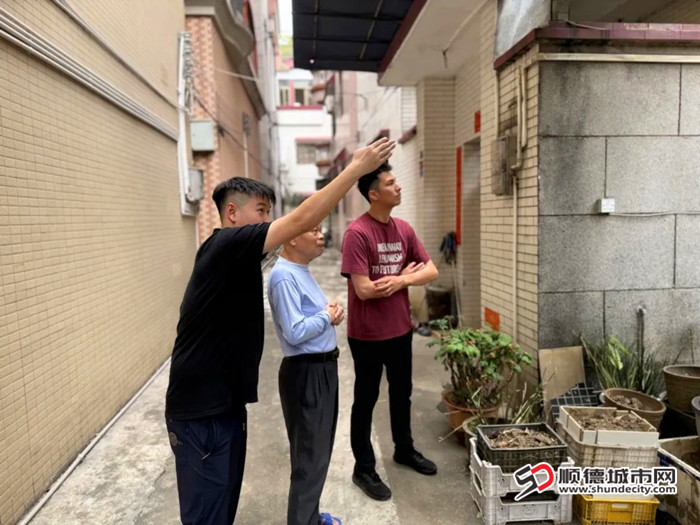 居民群众共同协商四小园改造。.jpg