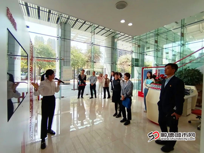 研学团实地参观了承业大厦楼宇党建实践样本。.jpg