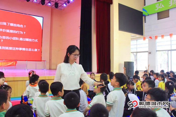 同学们积极互动。.jpg