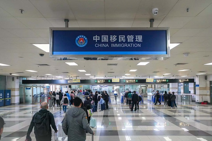 4.自2023年3月顺德客运港复航以来，顺德边检站验放旅客超35万余人次.jpg