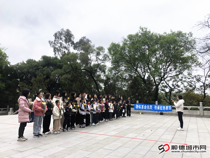 1.亲子家庭近40人参与活动_副本.jpg