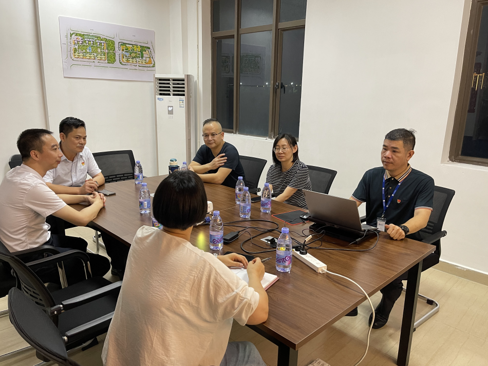 镇职能部门与腾冲社区组织征询意见会议.png