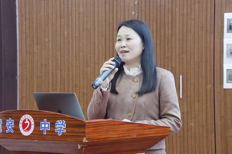 均安镇教研中心主任胡剑宇致辞。.JPG