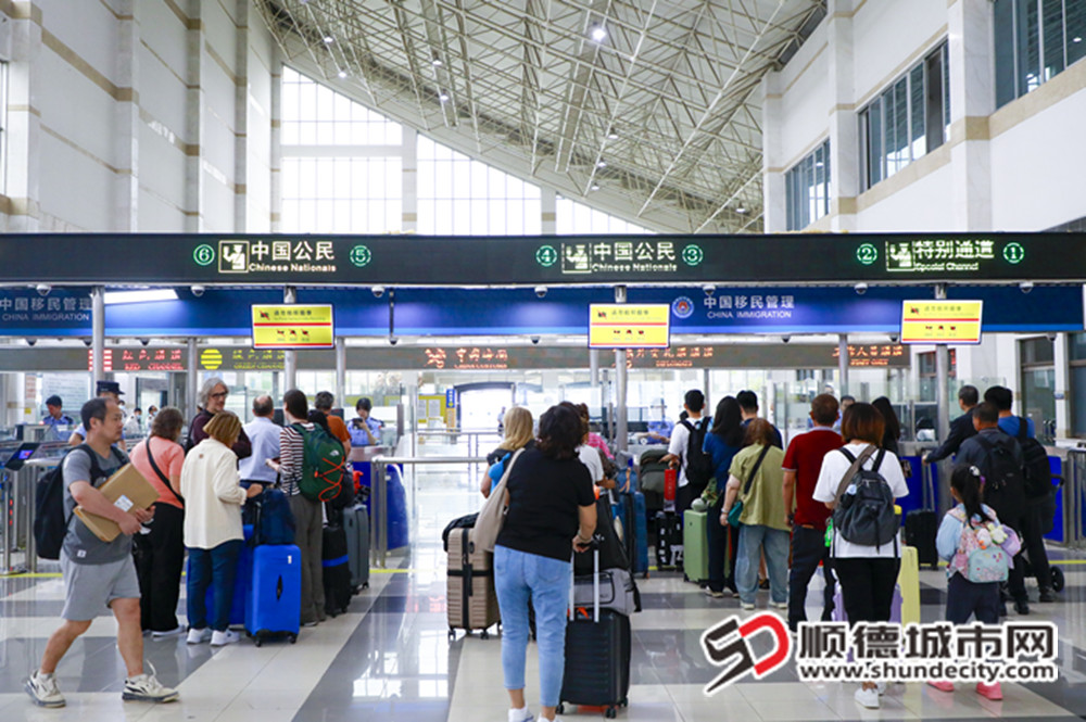5月3日下午14时30分，顺德客运港迎来外国旅游团_副本.jpg