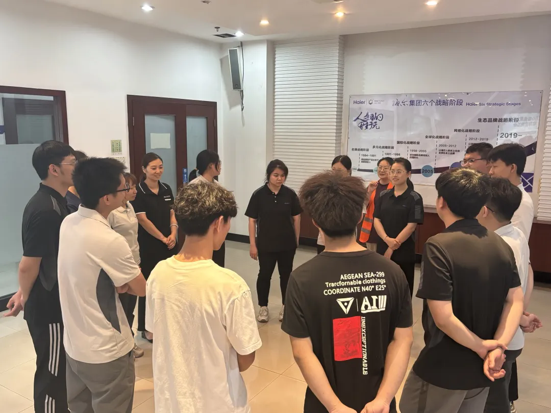 4月30日，心理医学科心理治疗师赵彩走进顺德海尔电器公司，开展主题为《卸下压力 飞得更高》职场减压赋能团体辅导。.webp.png