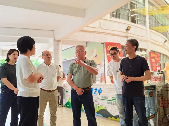 参观沙边村新时代文明实践站。.jpg