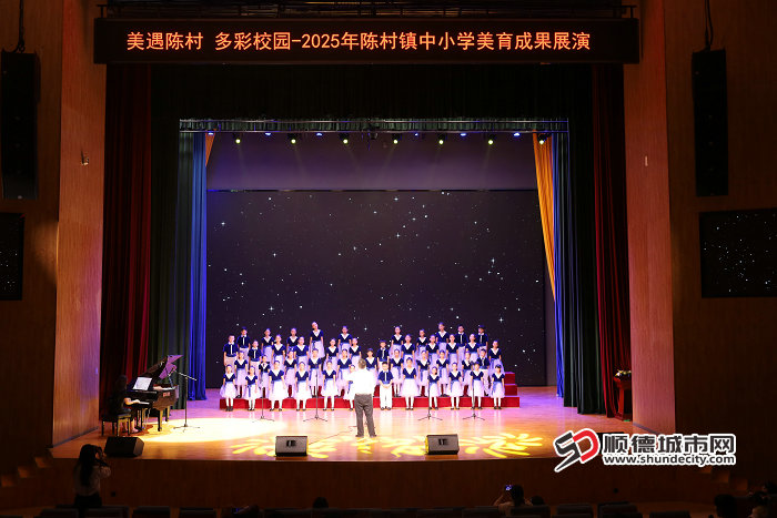 石洲小学《红红的太阳》《世界赠予我的》.jpg