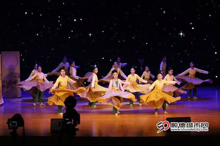 中心小学《花供今朝》.jpg